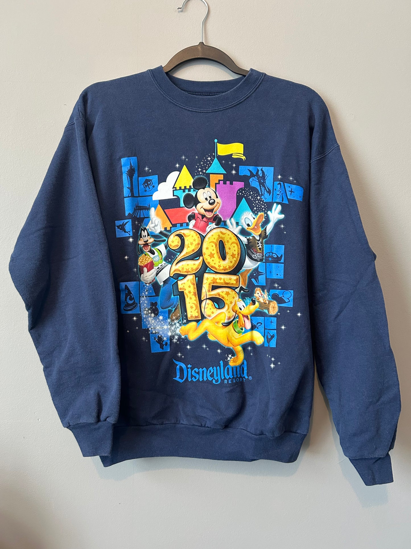 2015 DISNEYLAND Resort Crewneck Sweatshirt Size Medium