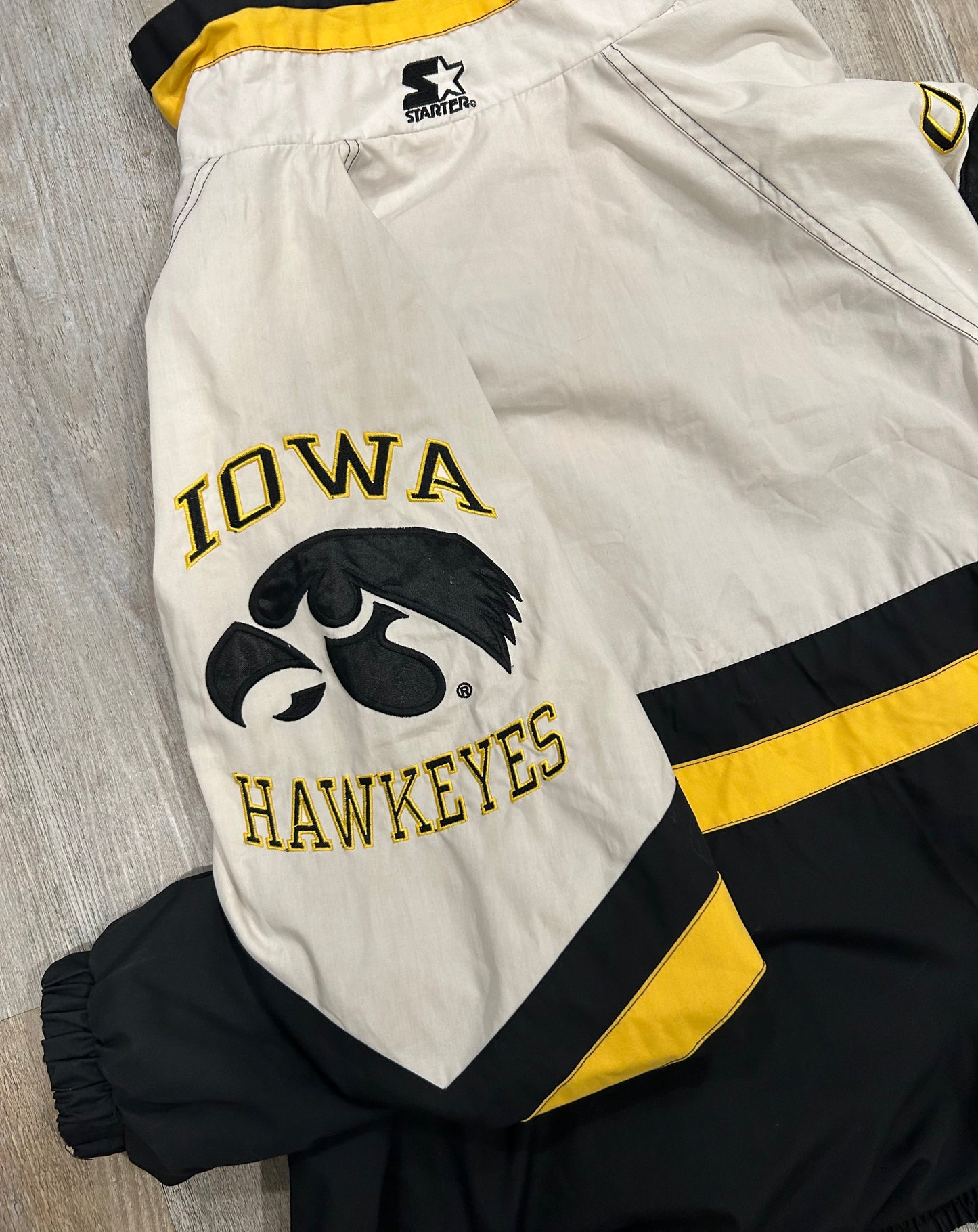 Vintage 90's IOWA HAWKEYES Half Zip Pullover Starter Jacket Size XL