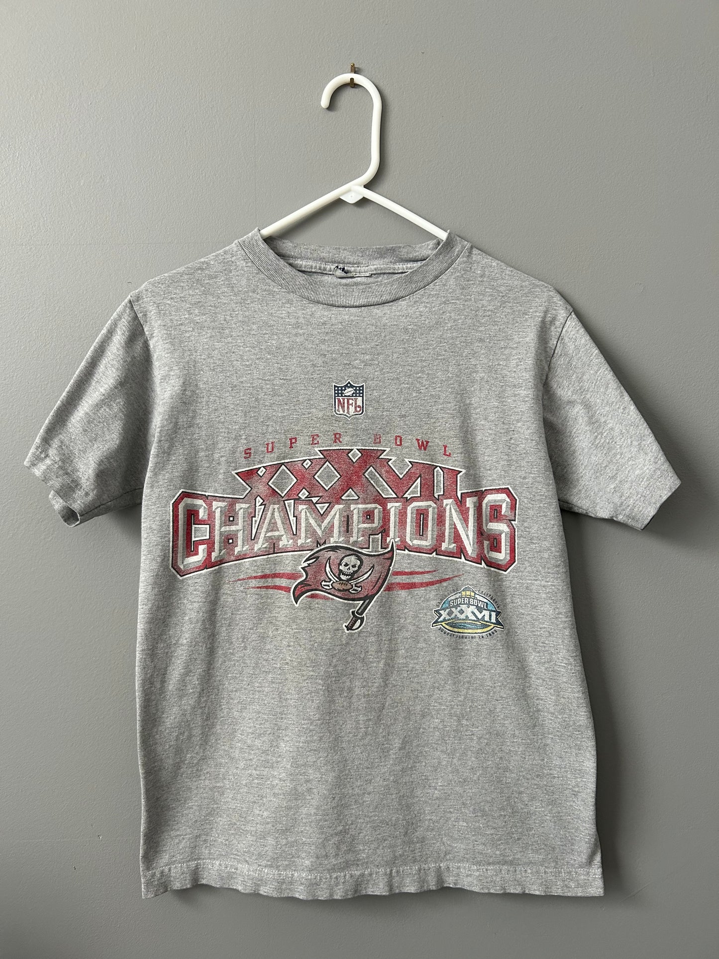 Vintage 2003 TAMPA BAY BUCCANEERS Super Bowl XXXVII Champions Tee Size M