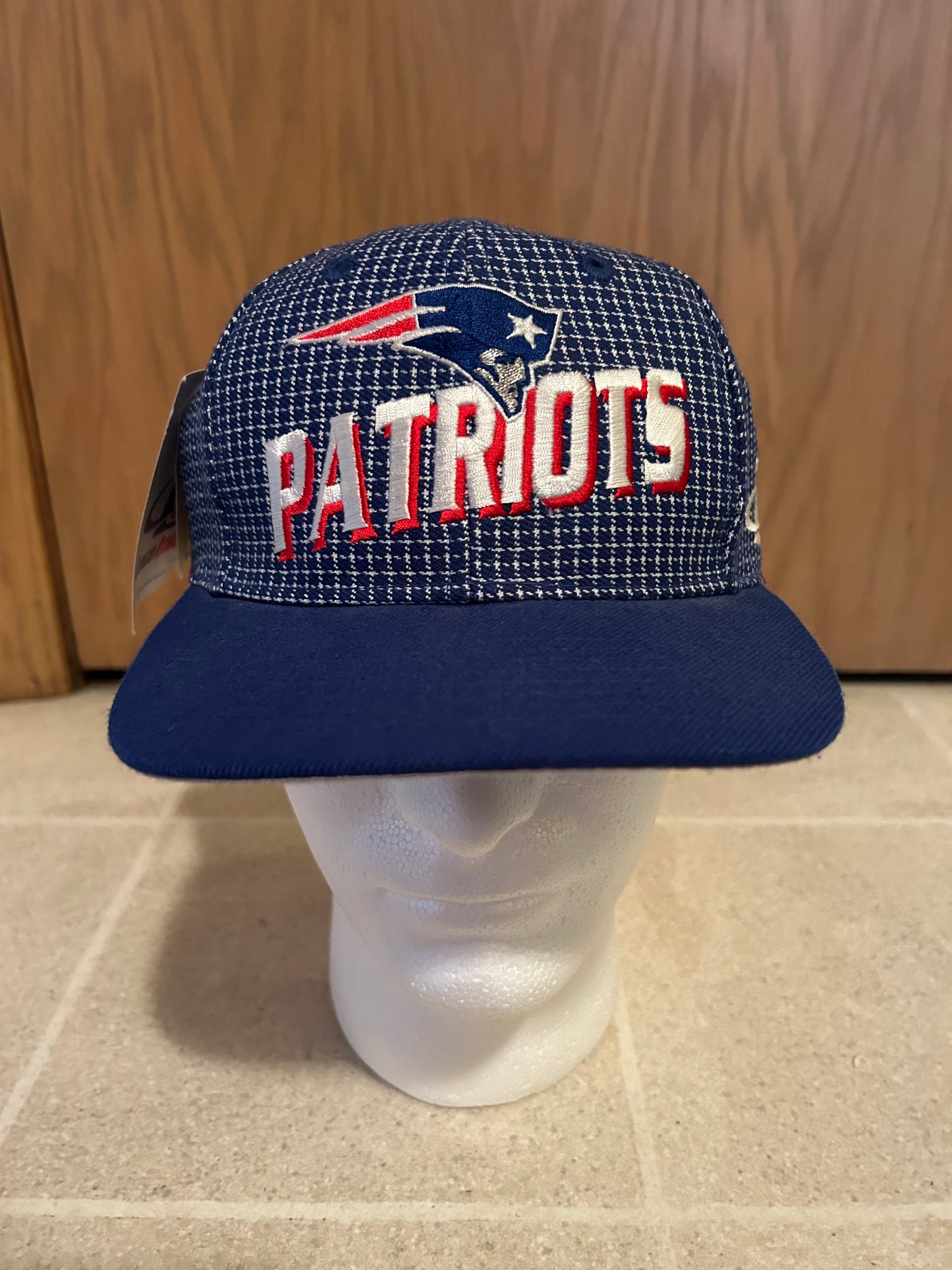 Vintage 90's NEW ENGLAND PATRIOTS Pro Line NFL Adjustable Velcro Strap Hat *WITH TAGS*