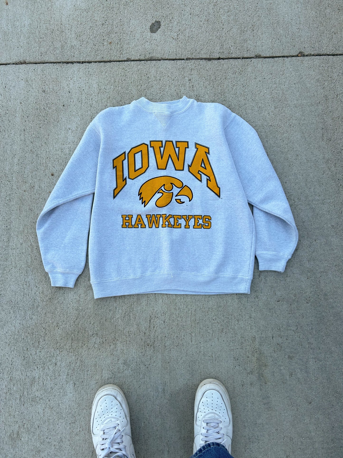 Vintage IOWA HAWKEYES Crewneck Sweatshirt Size M