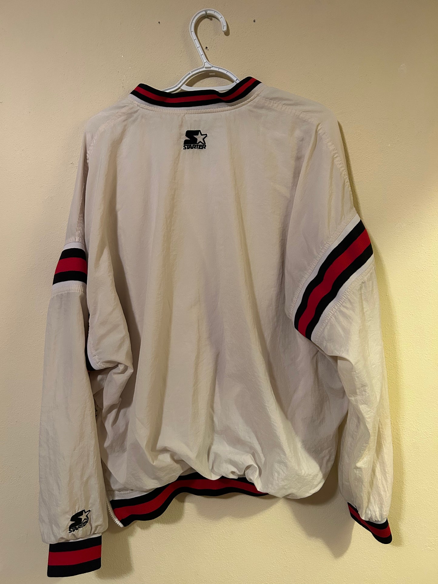 Vintage 90's STARTER NBA CHICAGO BULLS Windbreaker Pullover Size XL (Fits like a large)