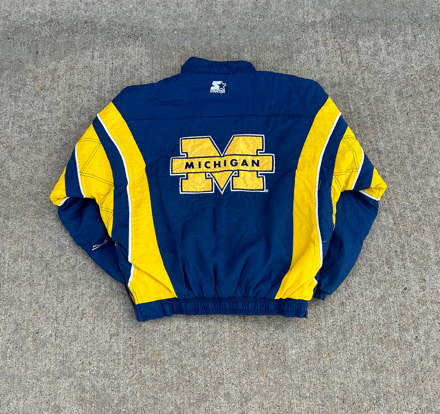 Vintage 90's MICHIGAN WOLVERINES Starter Jacket Kangaroo Pouch Size M (fits L)