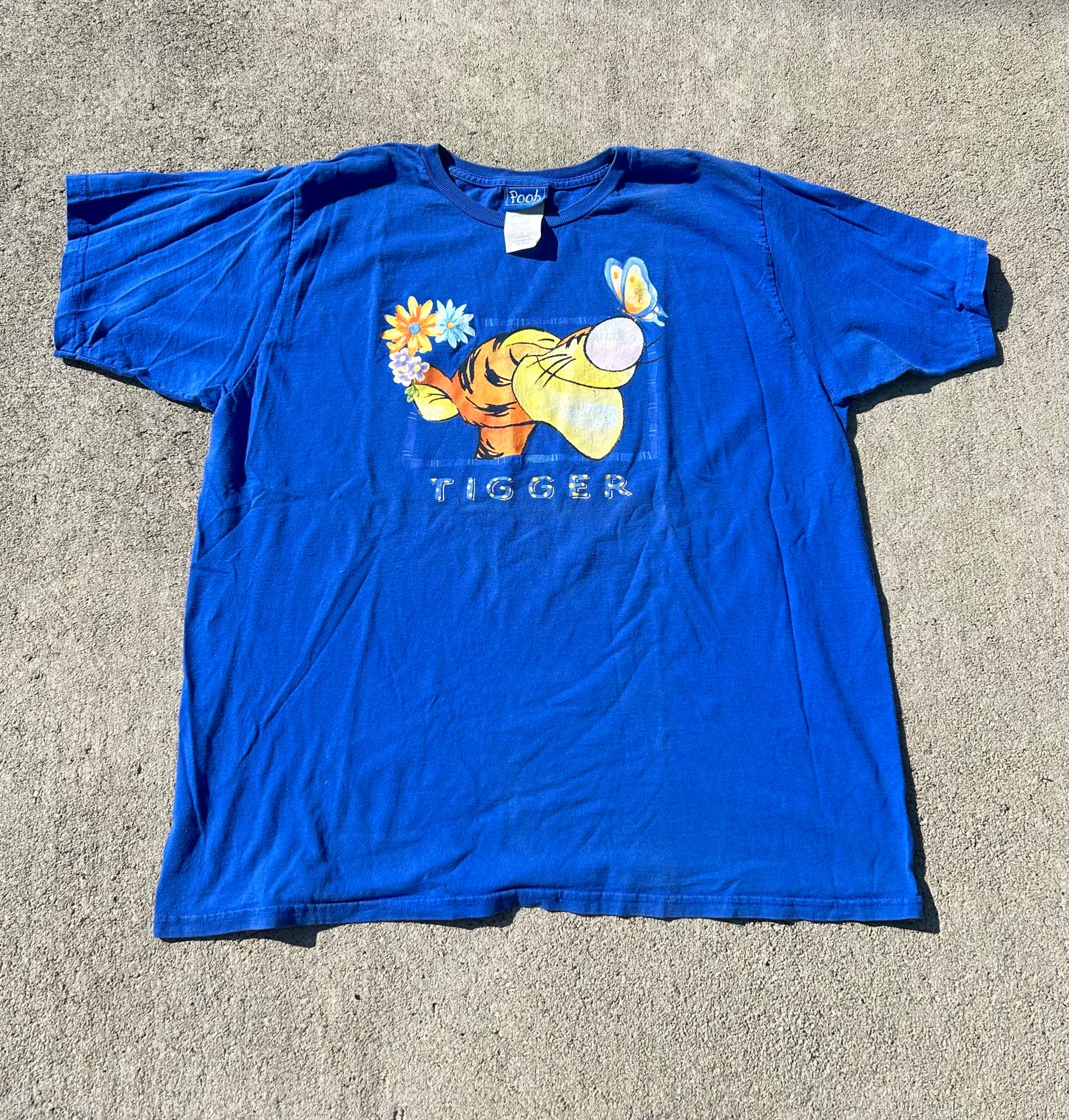 Vintage 90's TIGGER Winnie the Pooh Flowers Tee Size XL