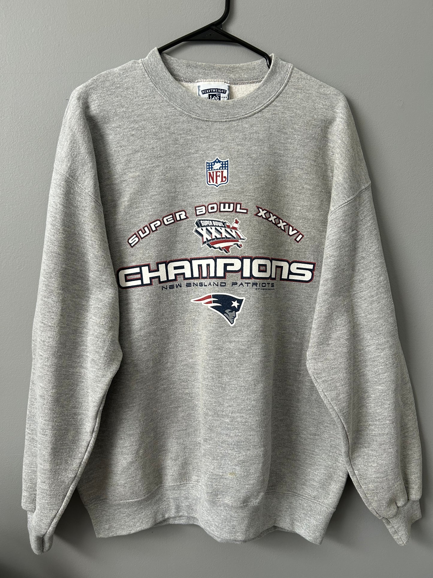 Vintage 2001 NFL NEW ENGLAND PATRIOTS Super Bowl XXXVI Champions Crewneck Sweatshirt Size L