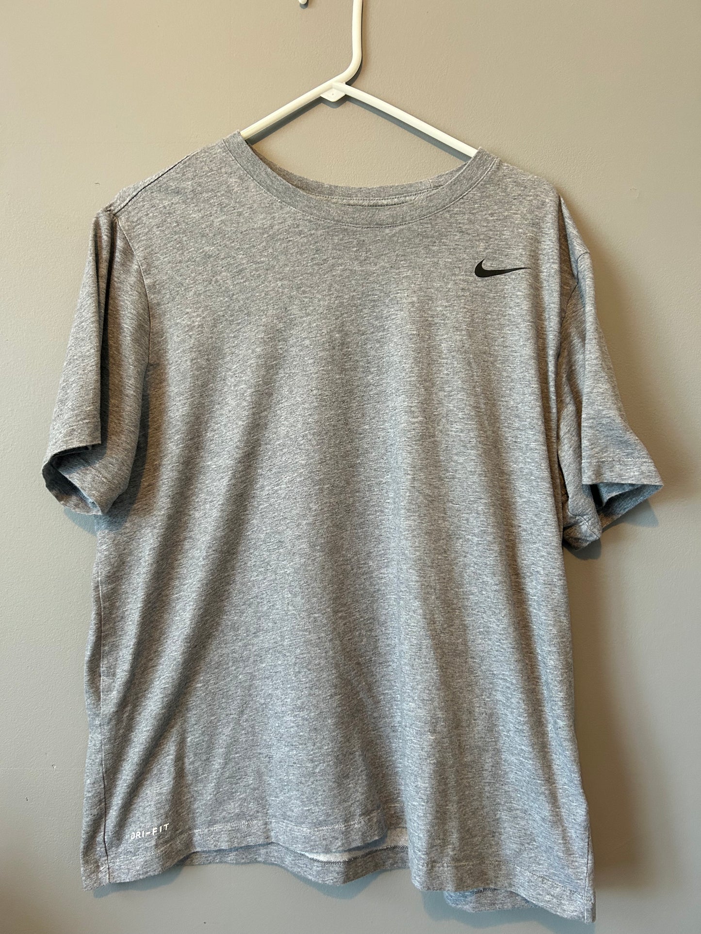 NIKE Grey Short Sleeve DRI-FIT Size XL