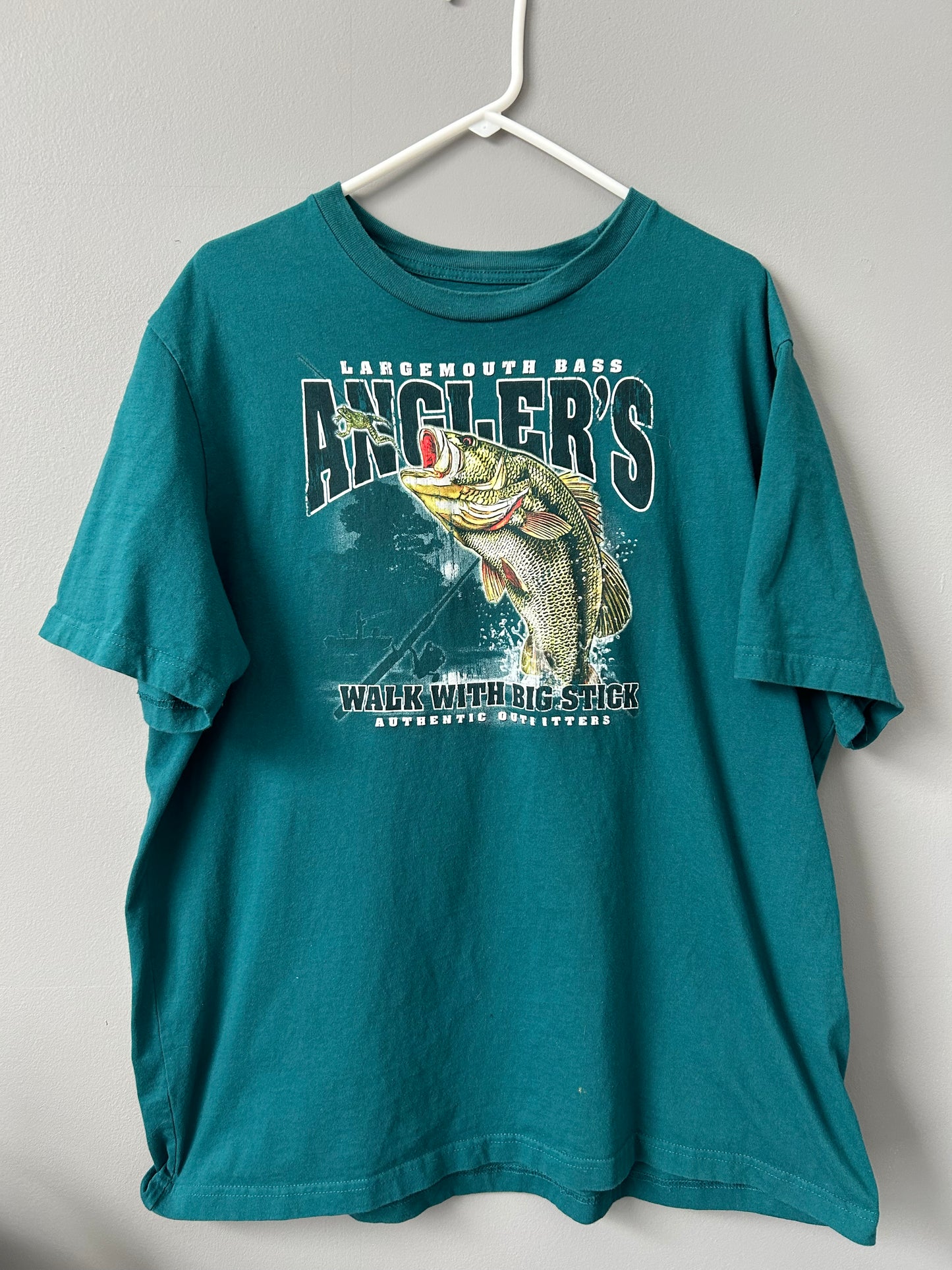 AUTHENTIC OUTFITTERS Large Mouth Bass Graphic Tee Size XXL